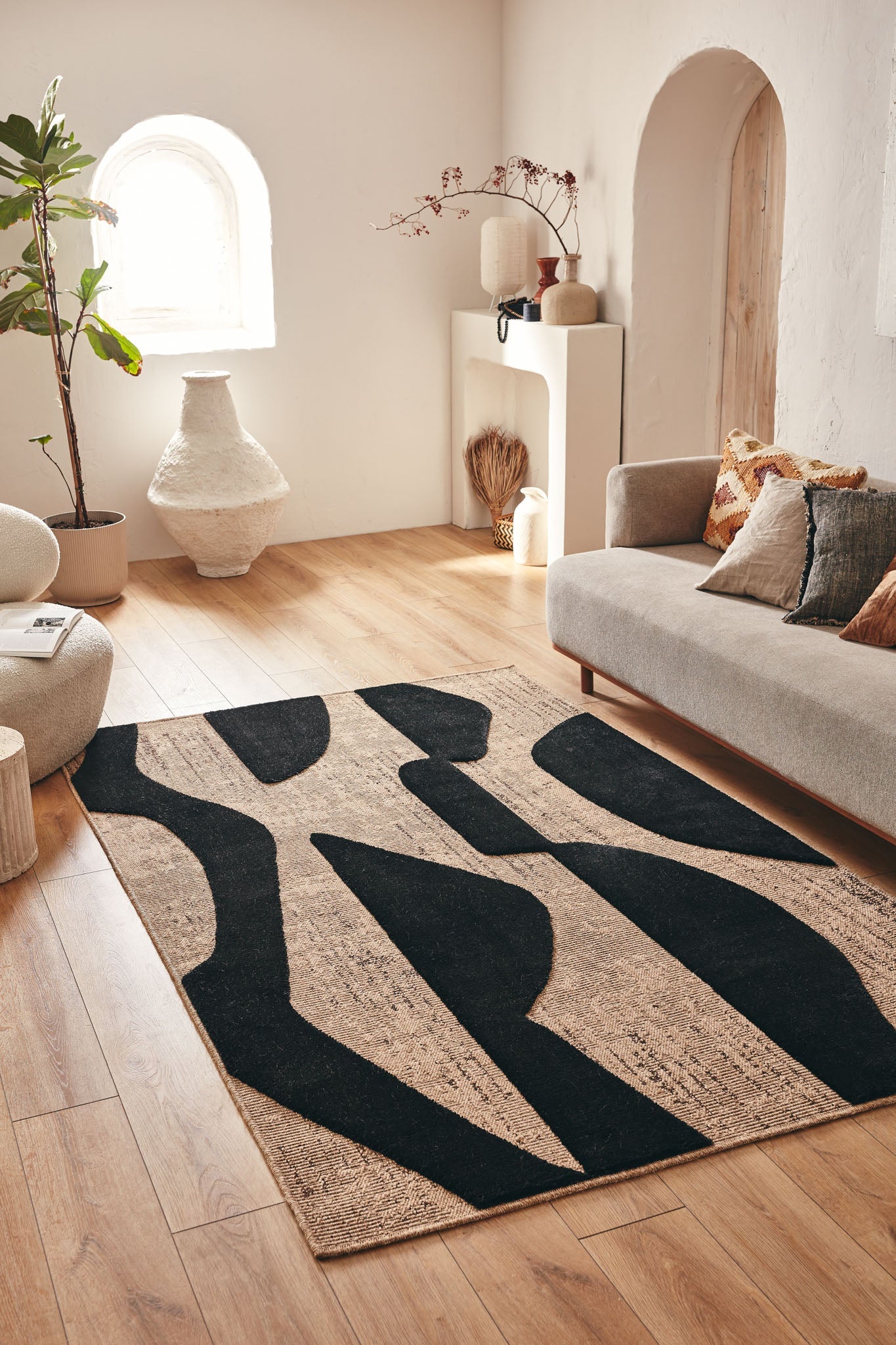 Natural rug with black relief pattern: PAL9489NOI PALMA