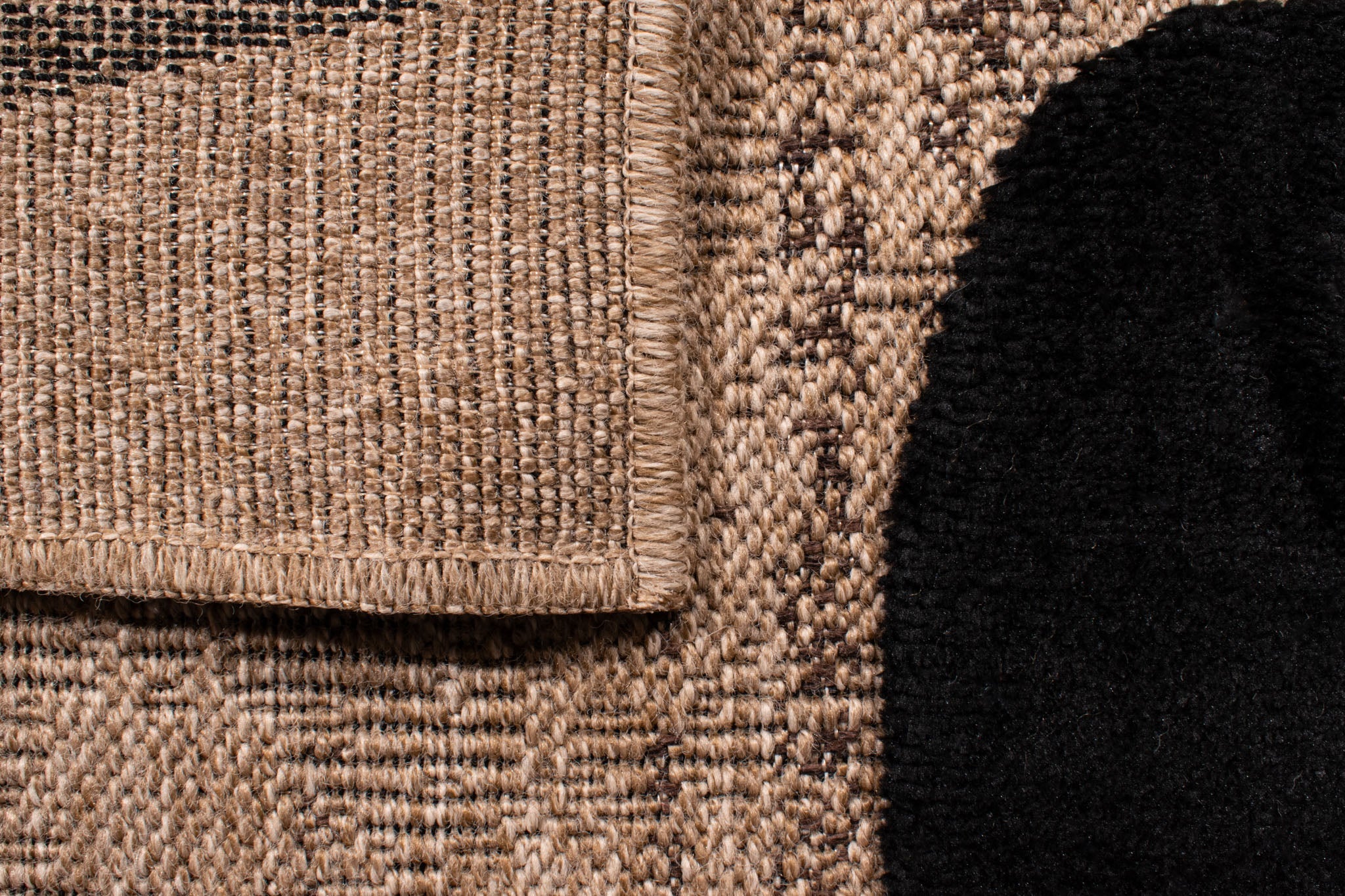Natural rug with black relief pattern: PAL9489NOI PALMA