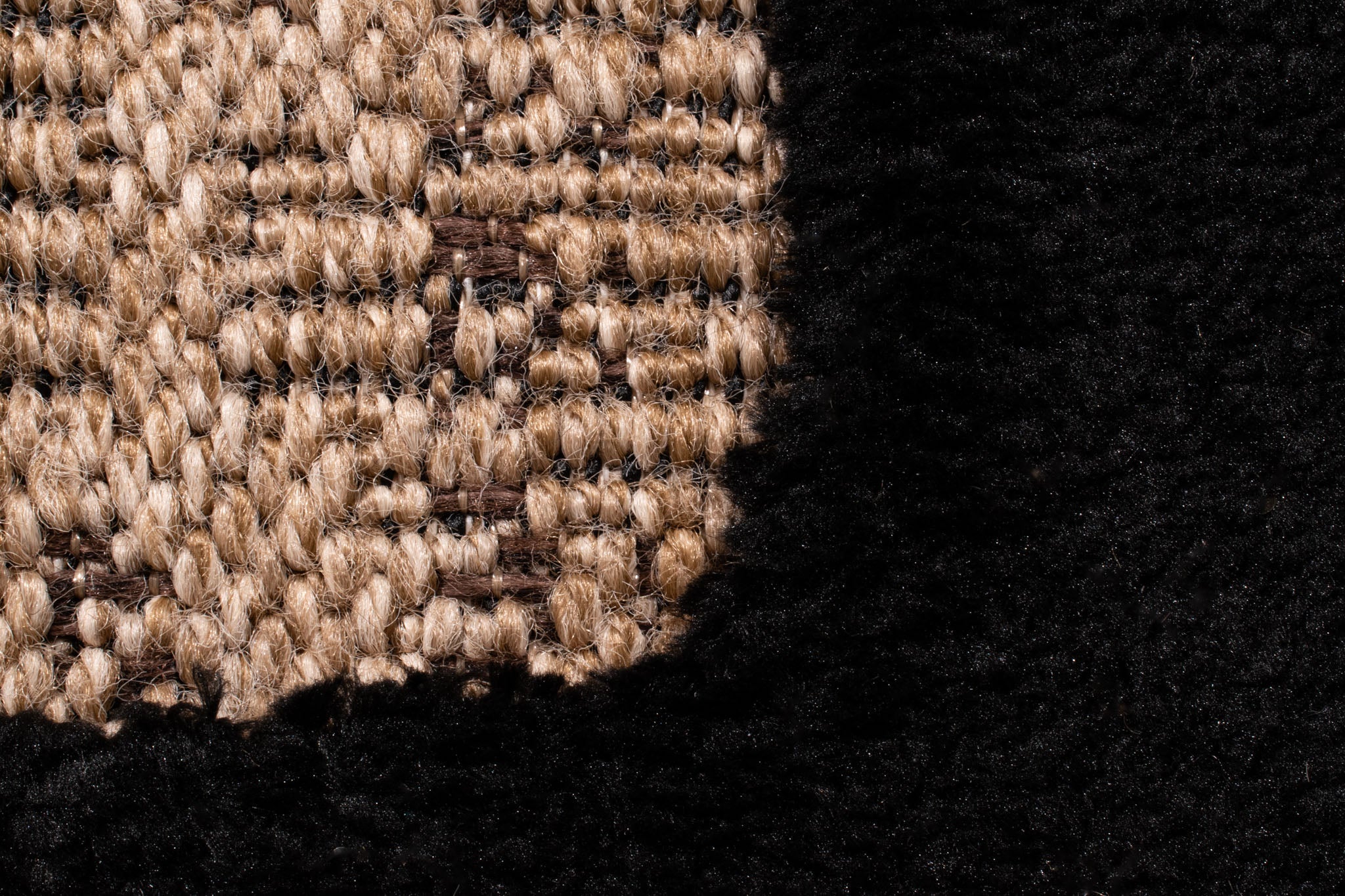 Natural rug with black relief pattern: PAL9489NOI PALMA