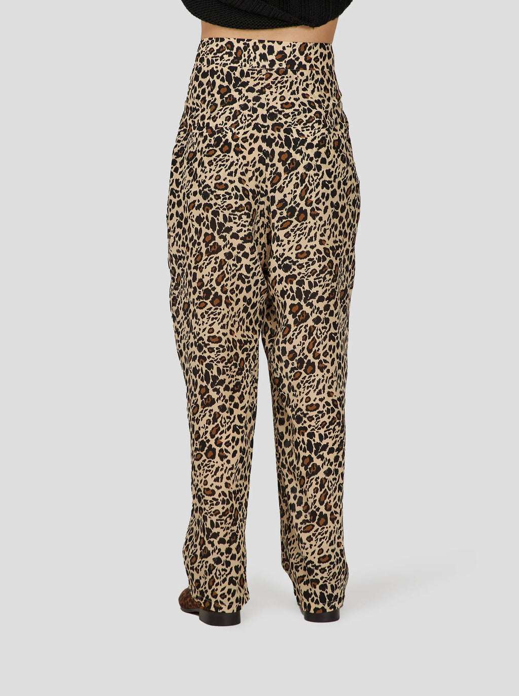 Sakis Trousers in Silky Leopard Print