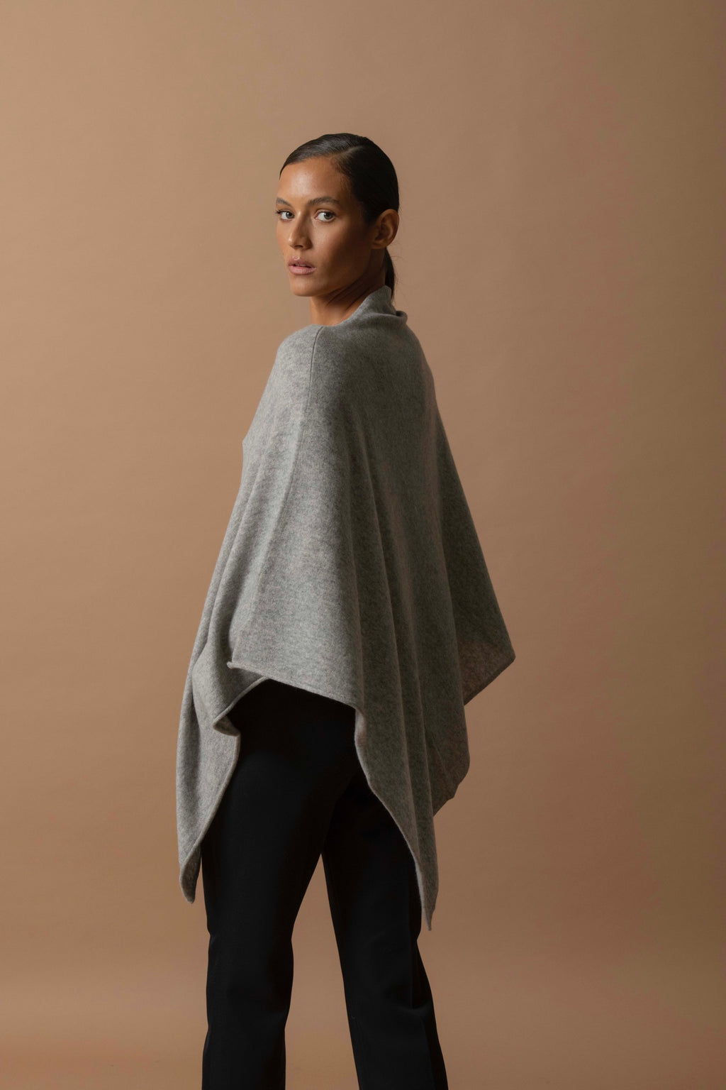Poncho Tamara - Gris Nube Vigoré