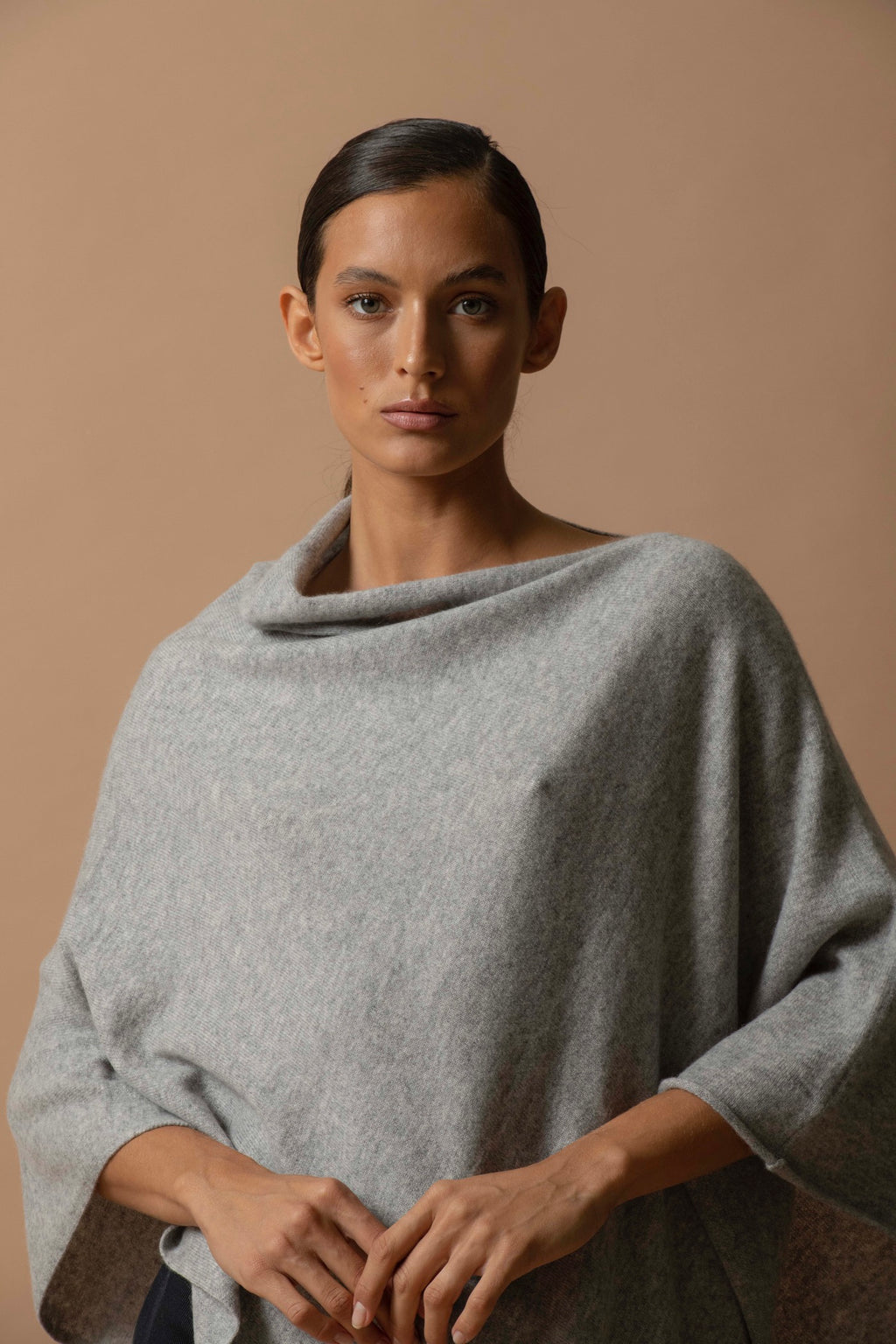 Poncho Tamara - Gris Nube Vigoré