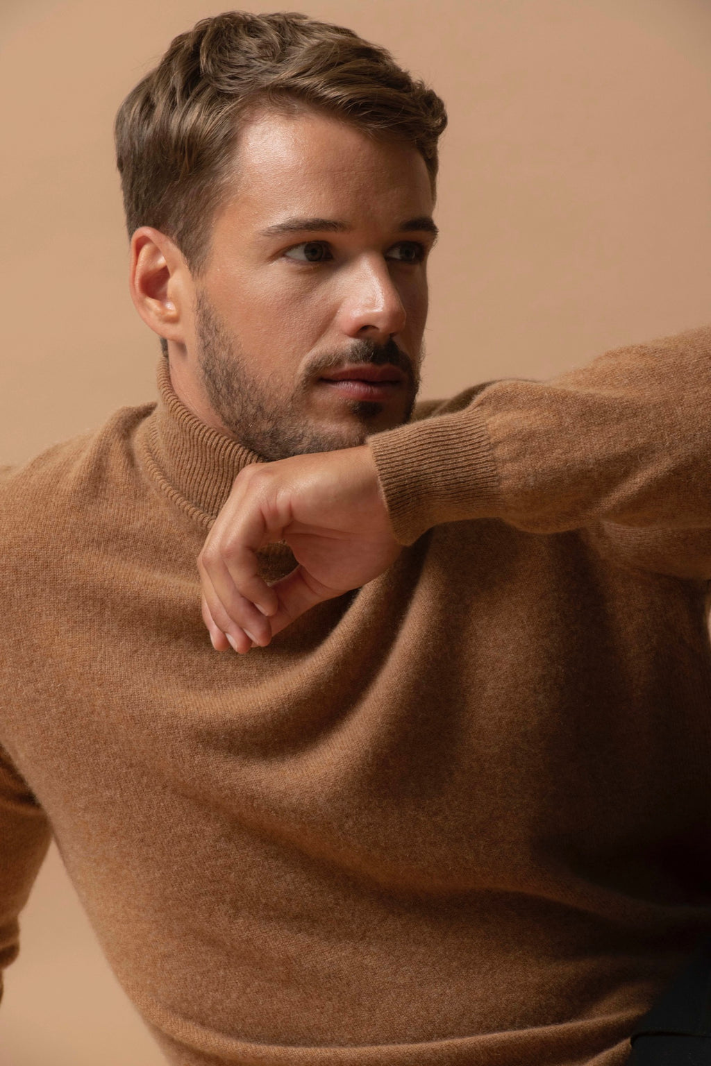 Sweter z Golfem Trevor - Orzechowy