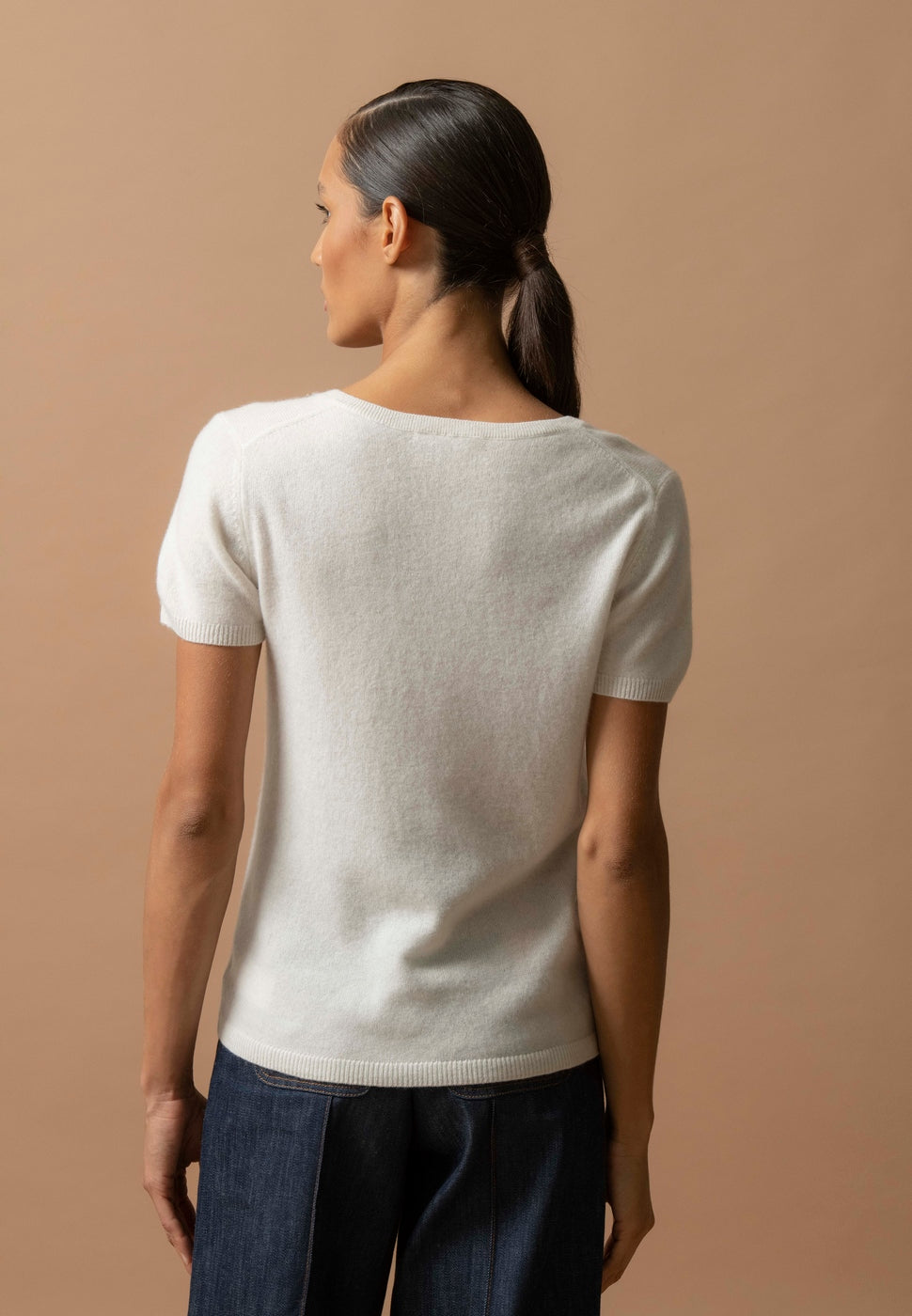 V-ringad t-shirt Efimia - Elfenben