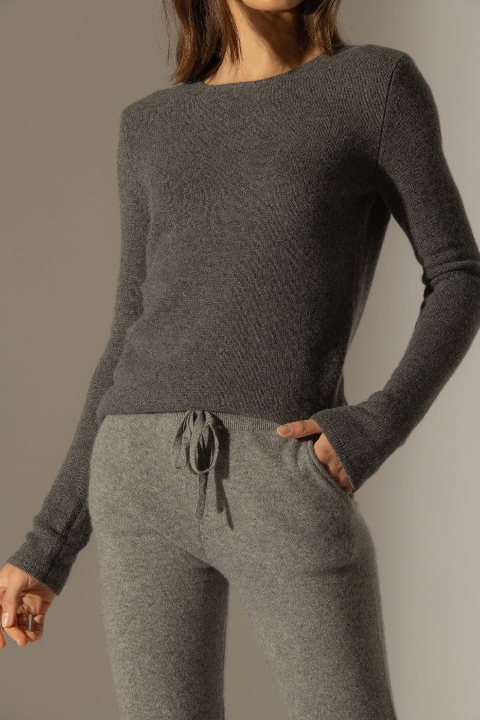 Sweter z okrągłym dekoltem 4-nitkowy Marya – Anthracite Chiné