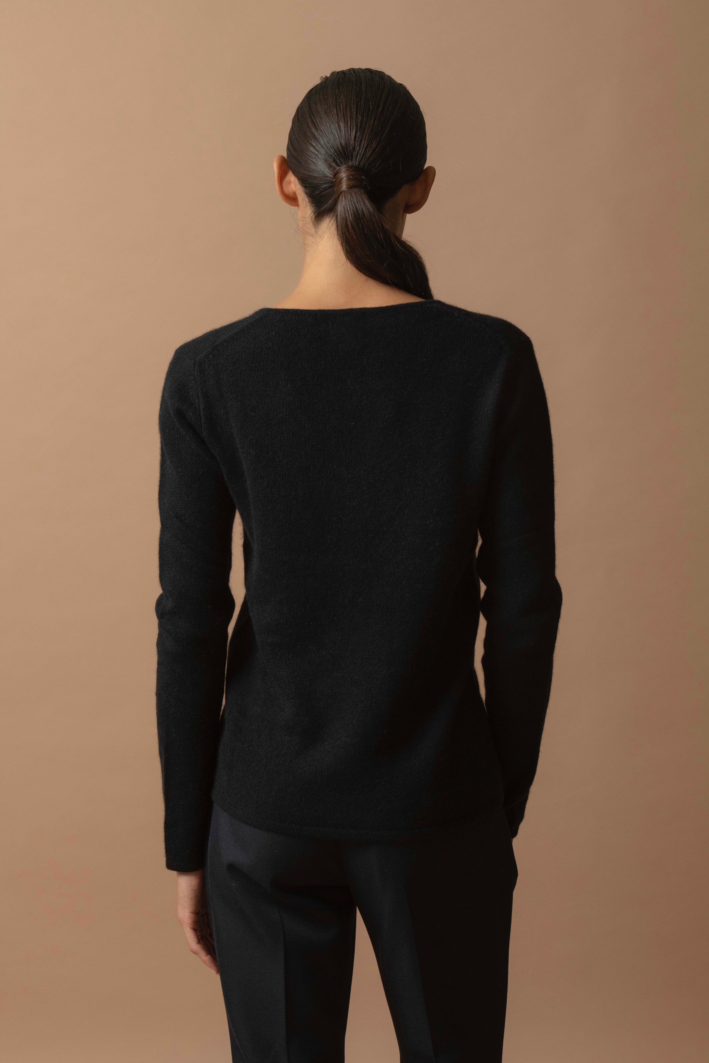 4 Thread V-Neck Sweater - Gaby - Black
