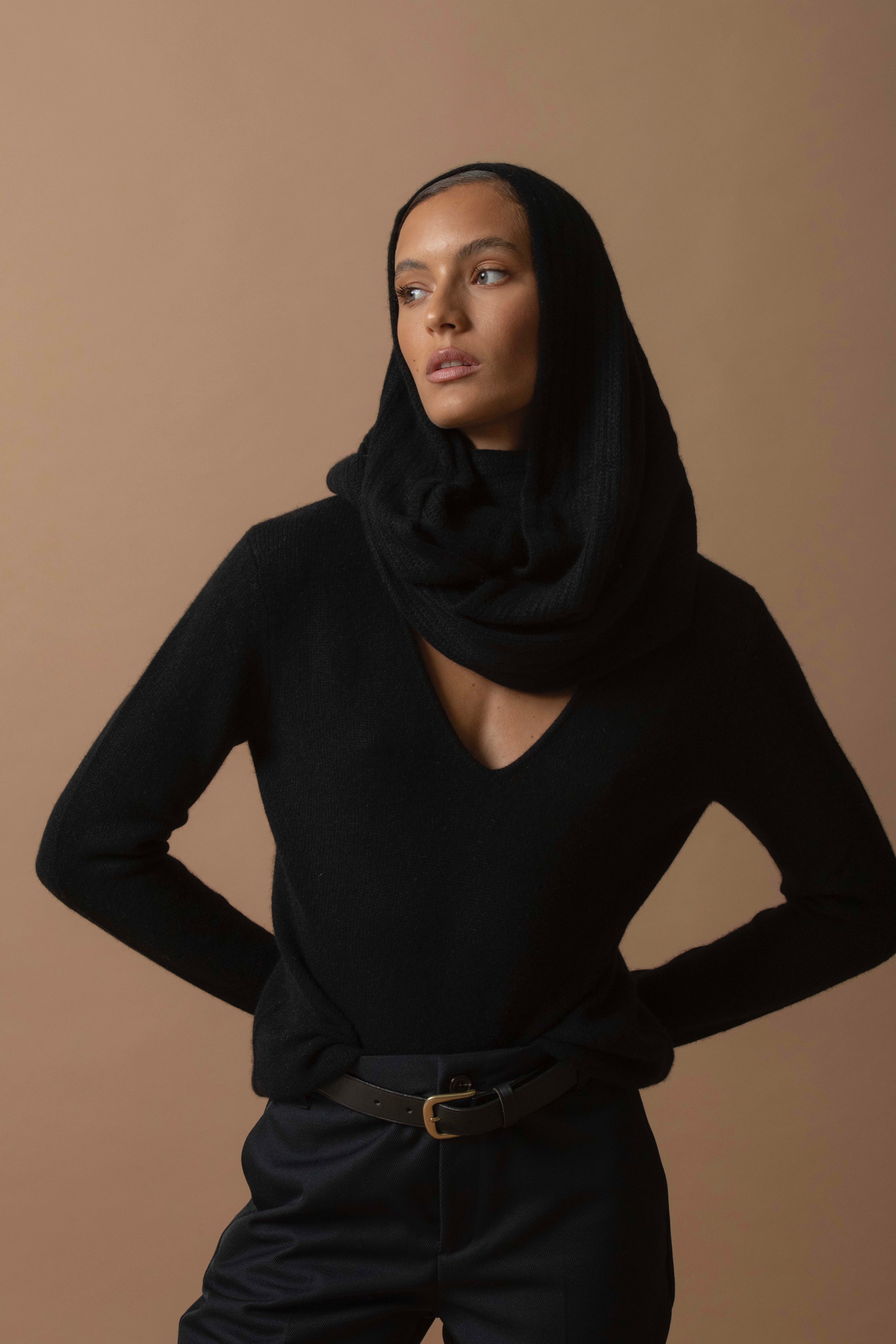 4 Thread V-Neck Sweater - Gaby - Black