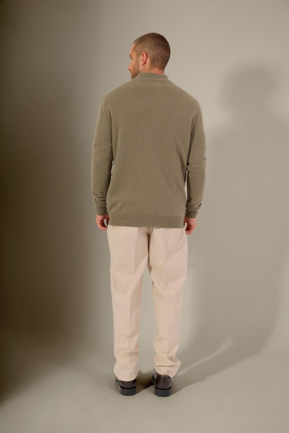 Strickjacke mit Stehkragen und Reißverschluss Cody – Armeegrün