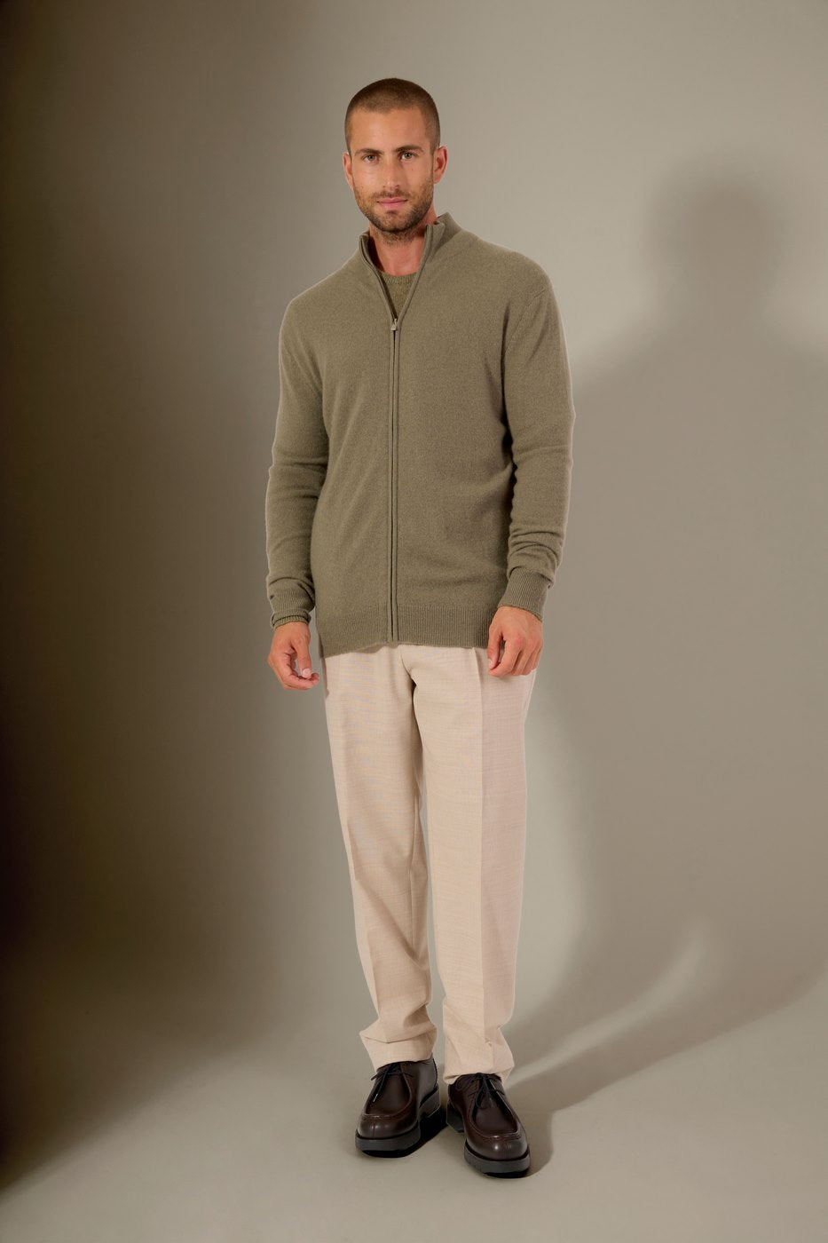 Strickjacke mit Stehkragen und Reißverschluss Cody – Armeegrün
