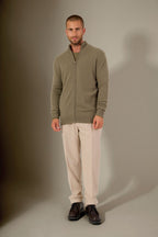 Strickjacke mit Stehkragen und Reißverschluss Cody – Armeegrün