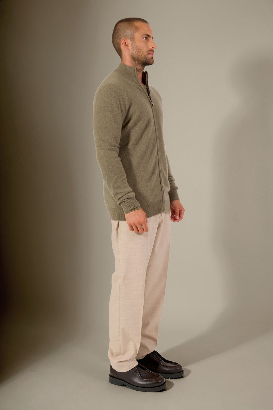 Strickjacke mit Stehkragen und Reißverschluss Cody – Armeegrün
