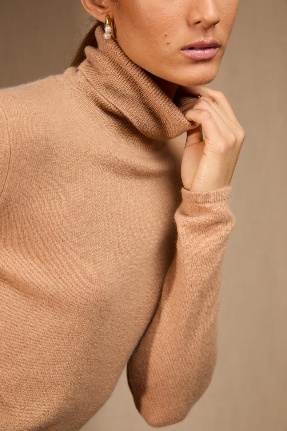 Sweter z golfem Ashley – Sahara