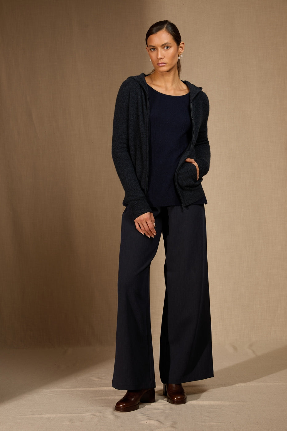 Strickjacke mit Reißverschluss und Kapuze Emma – Caviar