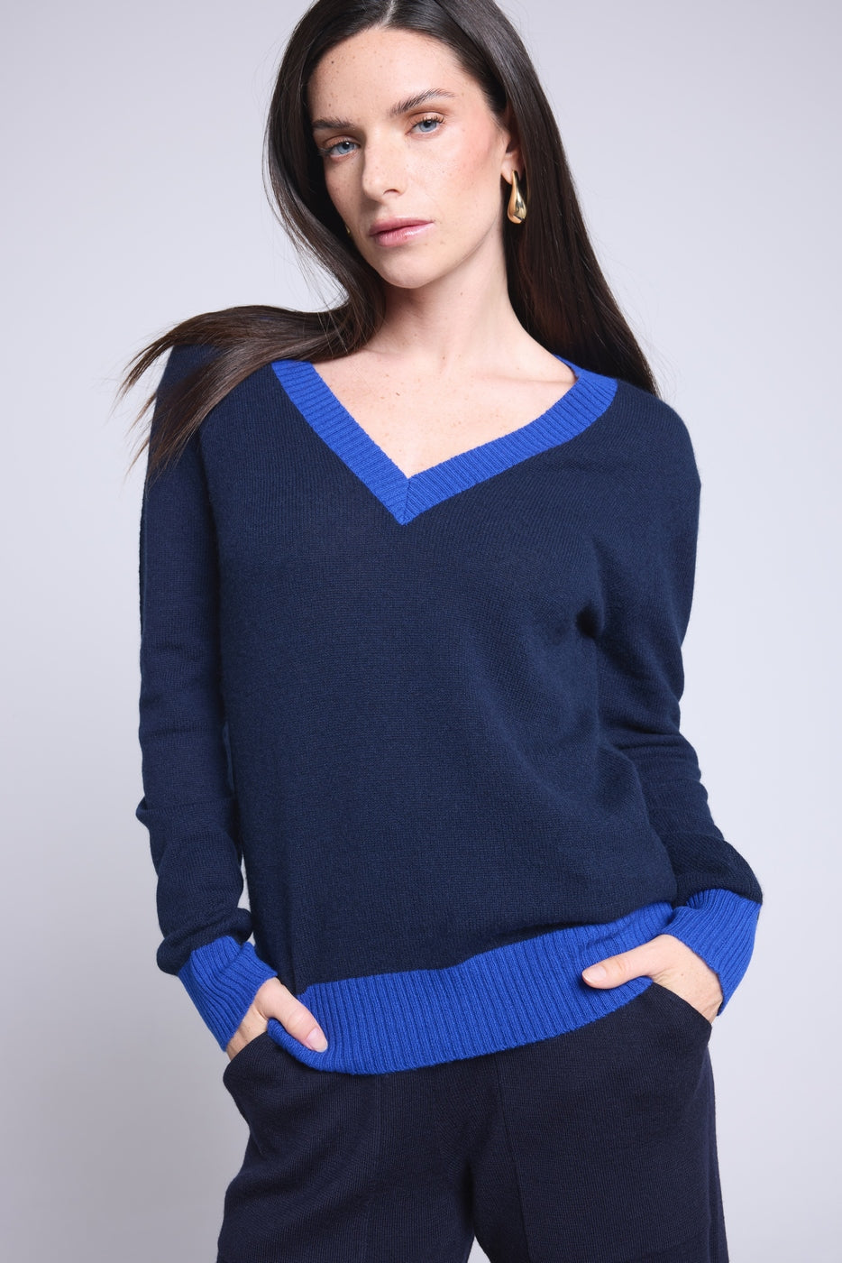 Ribstrikket V-halset sweater Perla - Marineblå Kongeblå - Dame - 100% kashmir