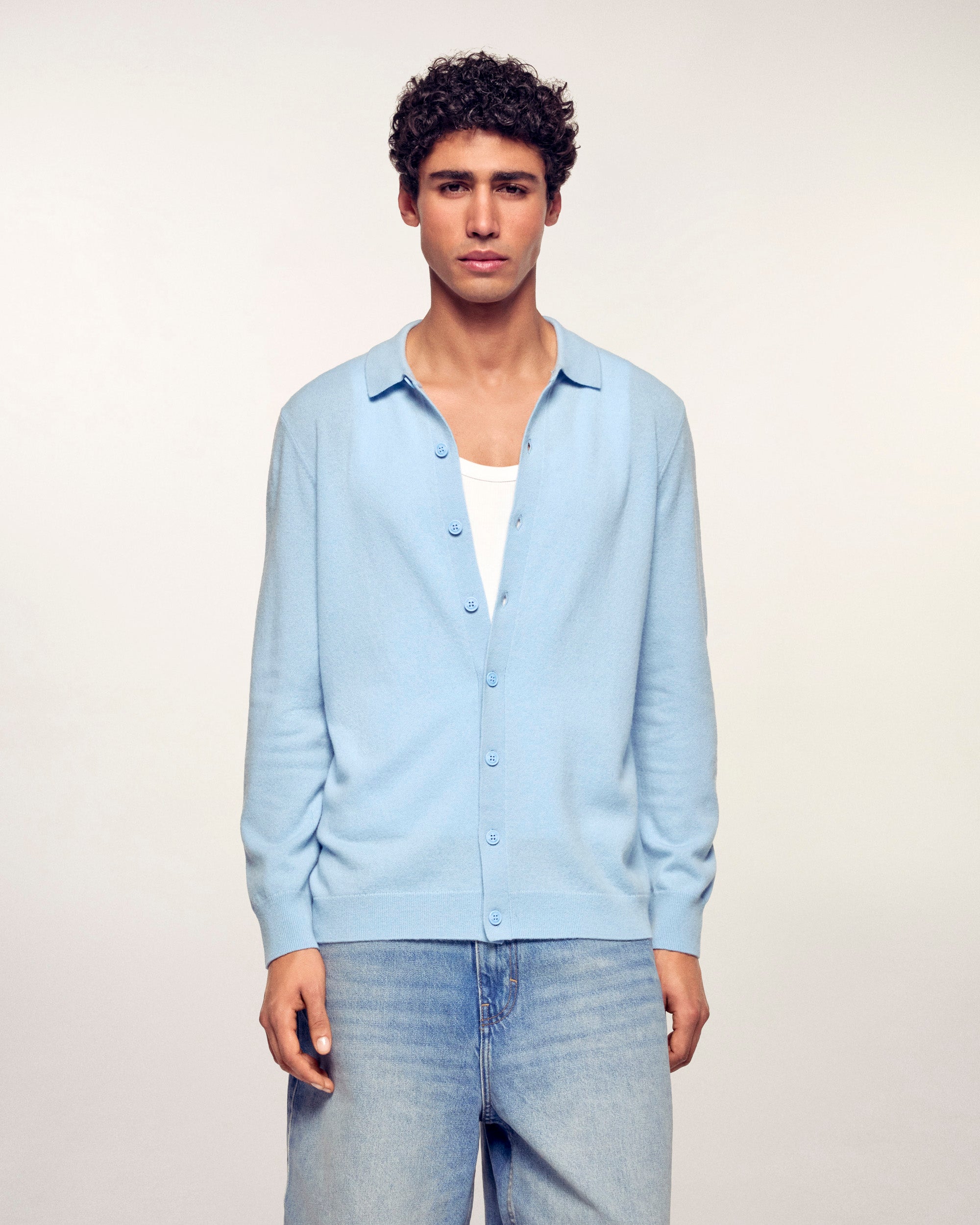 #label: Maxime is 1.87m tall and wears a size M