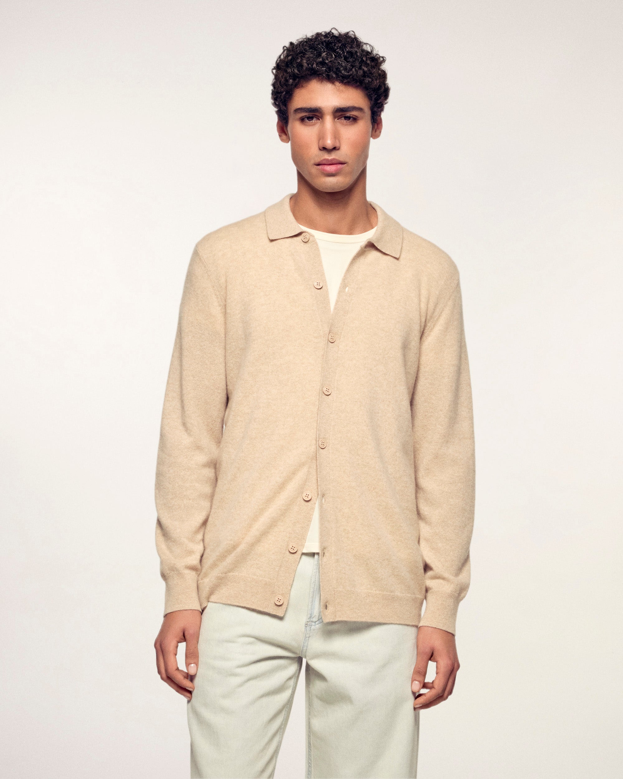 #label: Maxime mesure 1,87m et porte une taille M