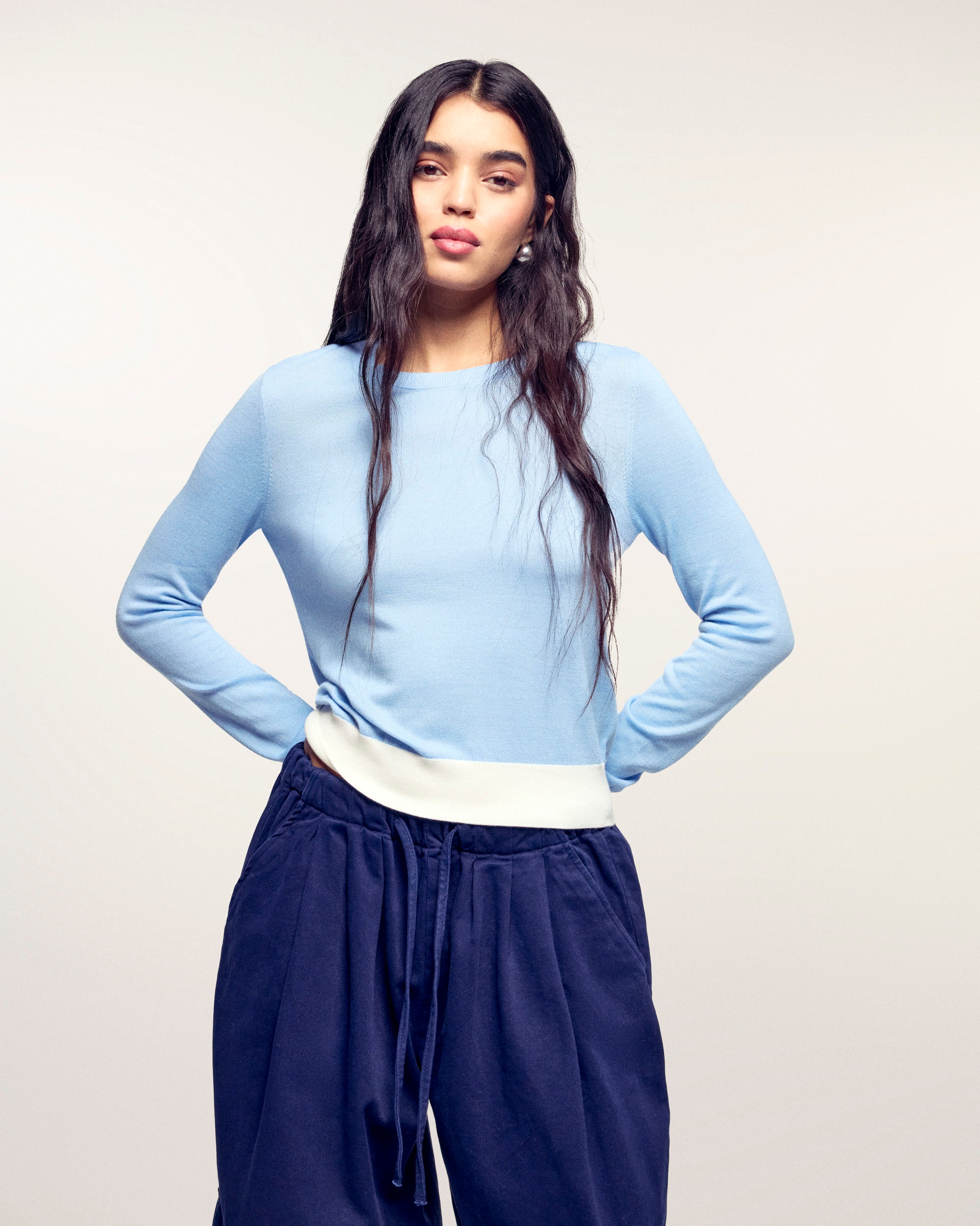 #label: Ehlana is 1.77m tall and wears a size S