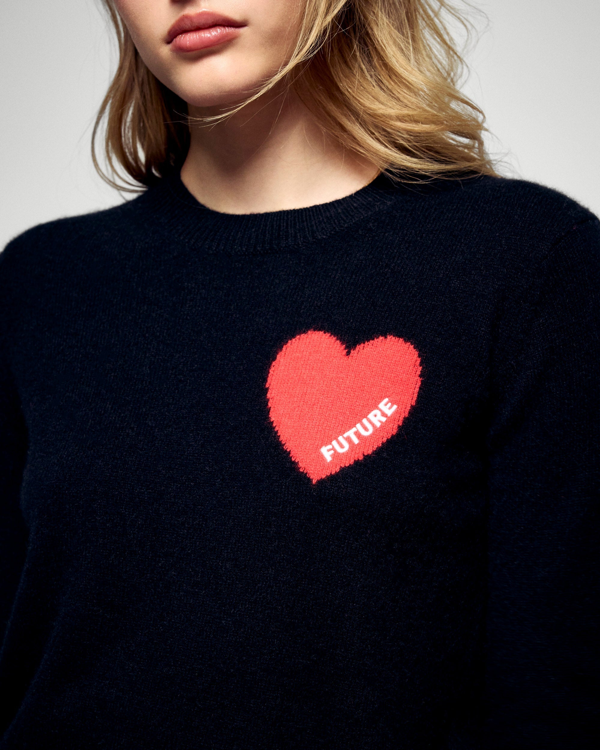 Pull Col Rond Cœur Broderie Future - Noir - Femme