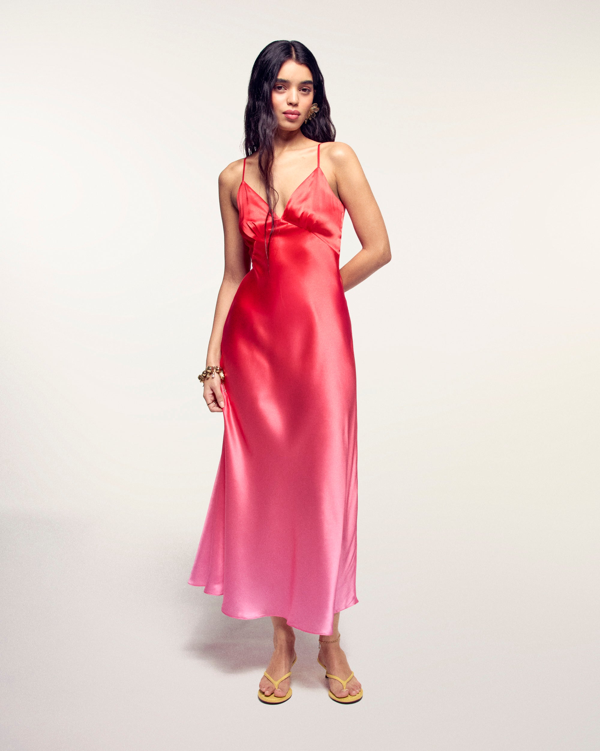 #label: Ehlana mesure 1,77m et porte une taille S
