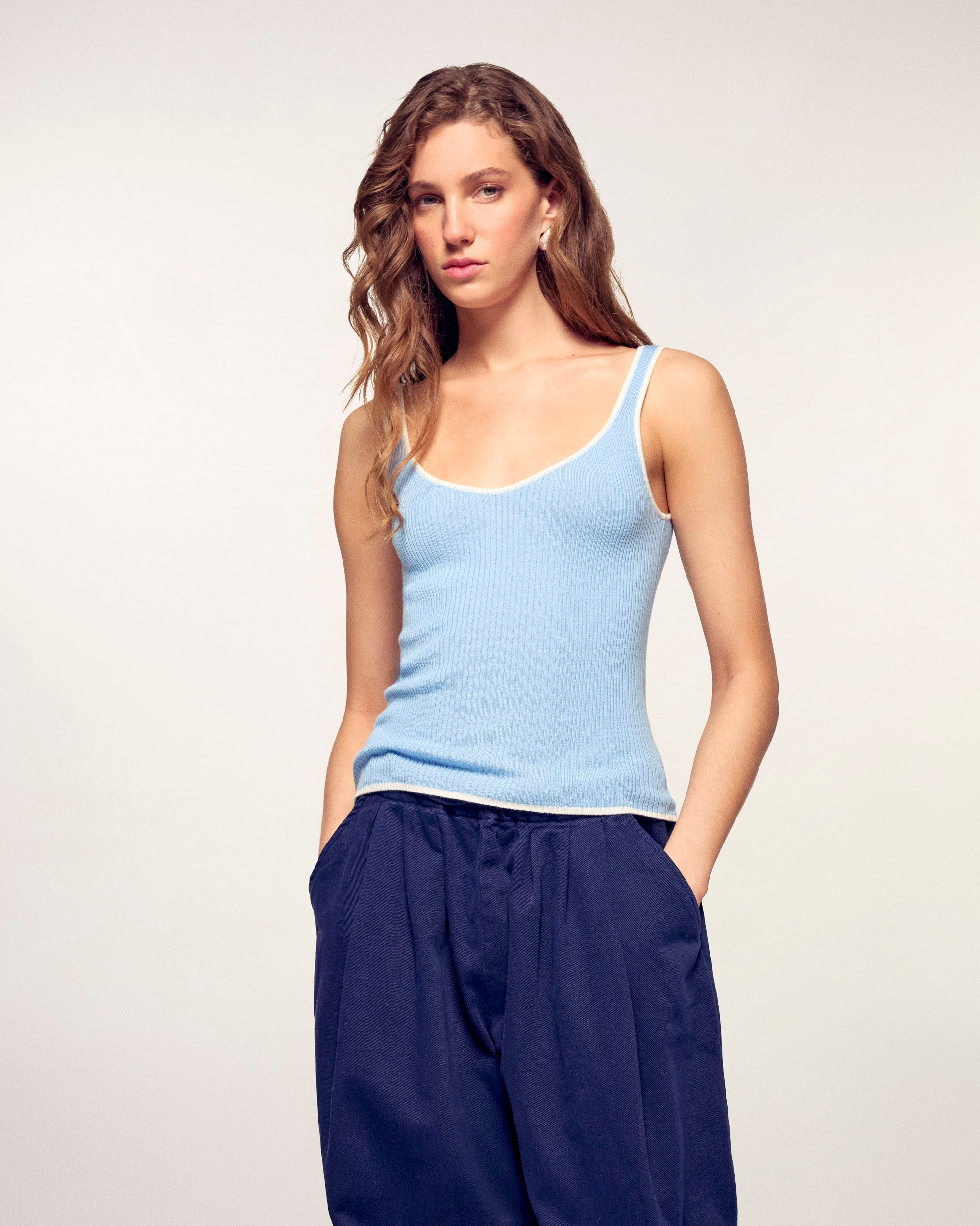 #label: Nathali mesure 1,76m et porte une taille S