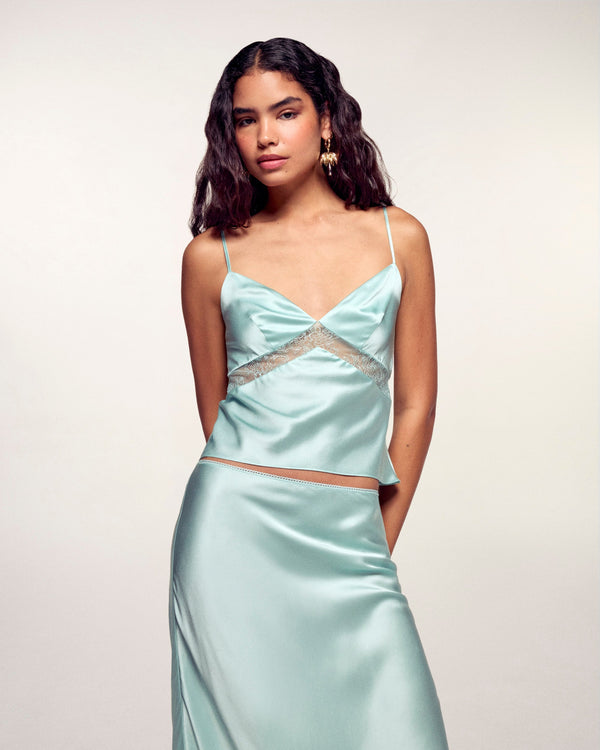 #label: Andrea mesure 1,80m et porte une taille S