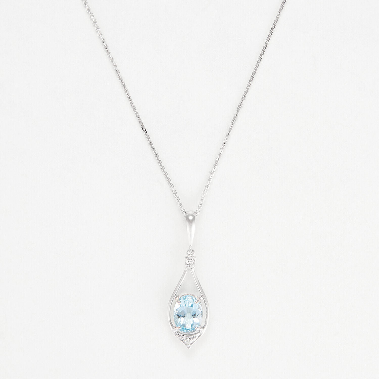 Brilliant Topaz Pendant: Diamonds 0.02ct/2, Topaz 1.5ct
