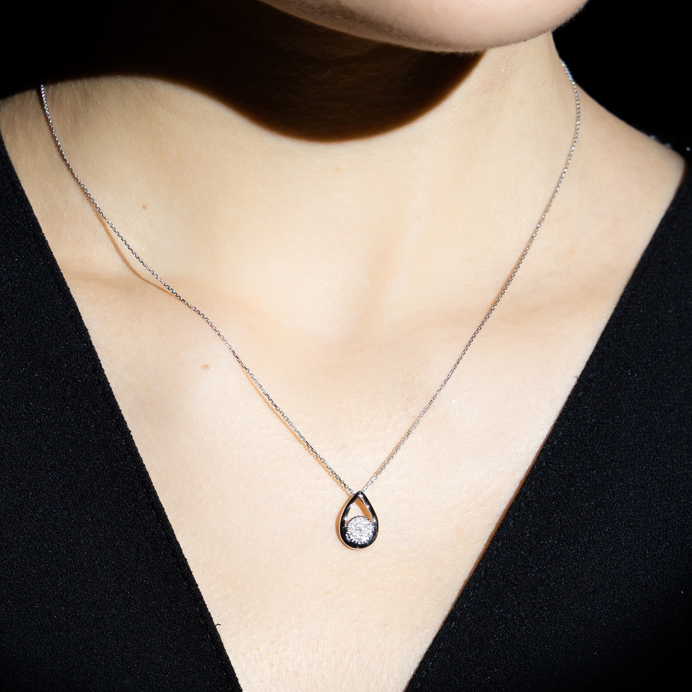 Colgante "Gota Suntuosa" D: 0.06Ct/19 - Oro blanco 375/1000