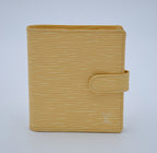 Cartera Louis Vuitton Compacta En Piel Epi Amarillo Pastel