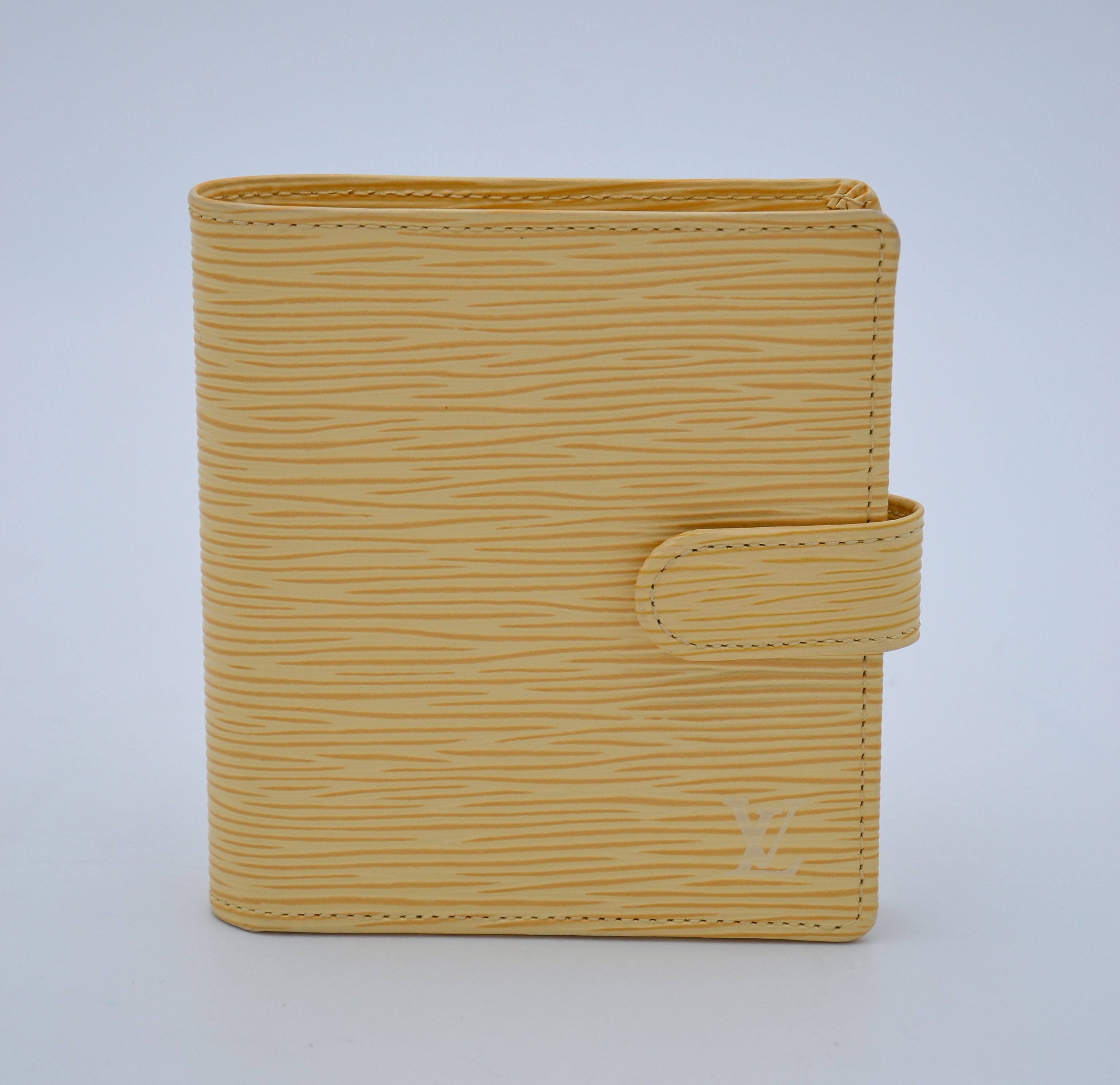 Cartera Louis Vuitton Compacta En Piel Epi Amarillo Pastel