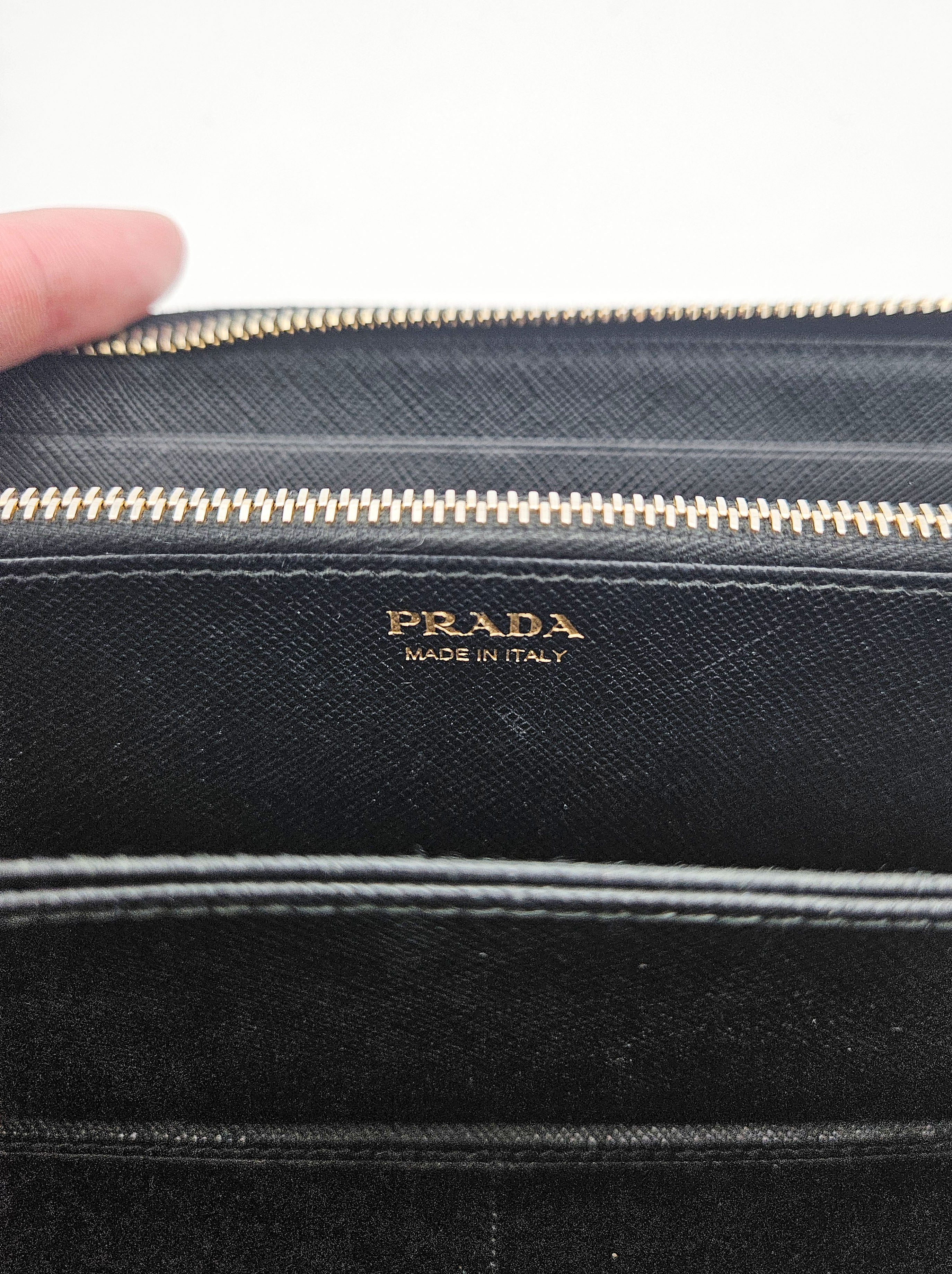 Portefeuille Long Prada En Cuir Saffiano
