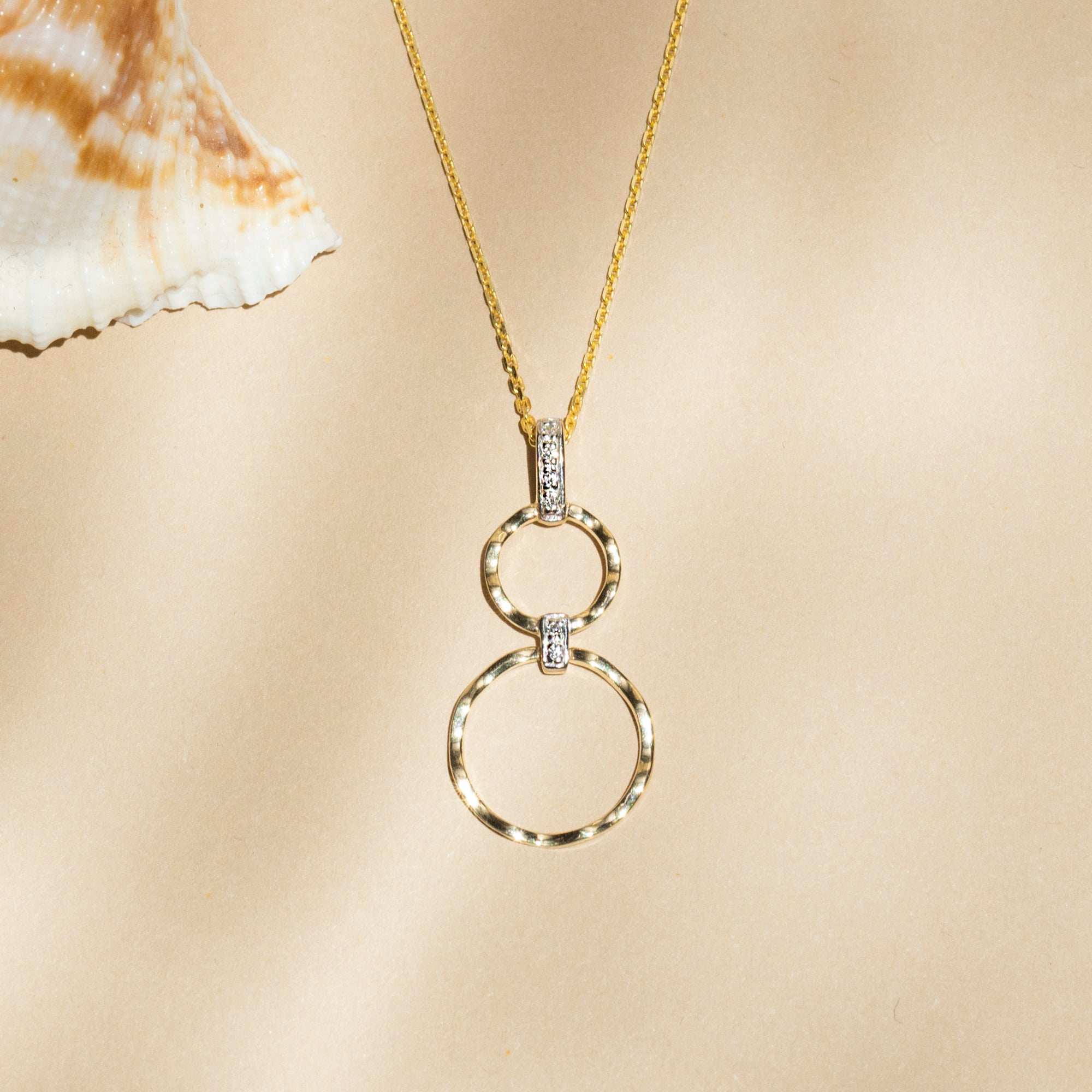 Colgante de Diamantes "Círculos de Oro" 0.02/6 - Oro amarillo