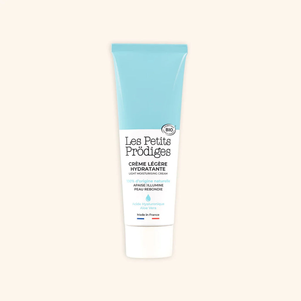 Light organic facial moisturizer for normal to oily skin