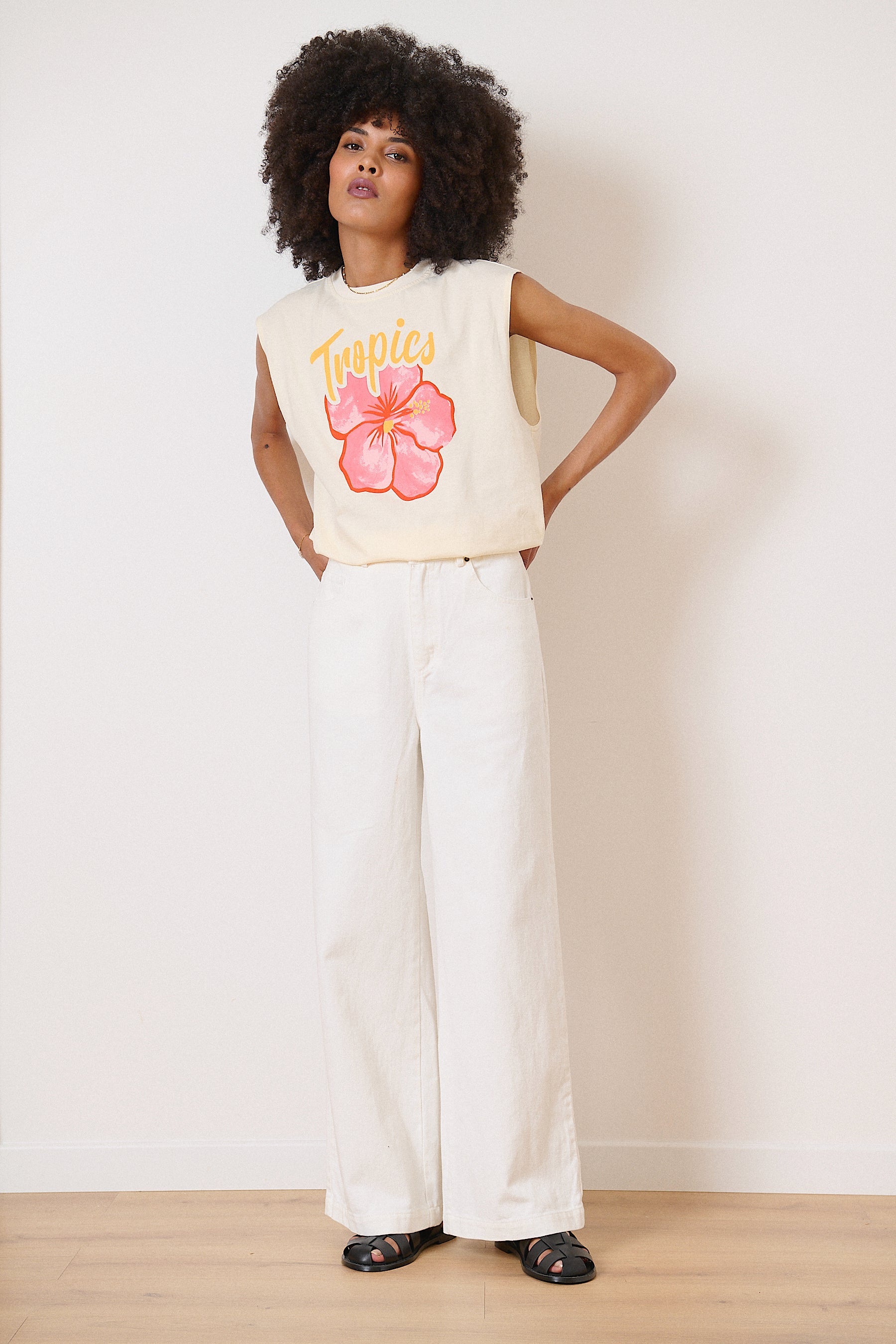 Jean coupe droite et intemporelle avec poches devant et dos pour un style élégant collection printemps été bas femme 