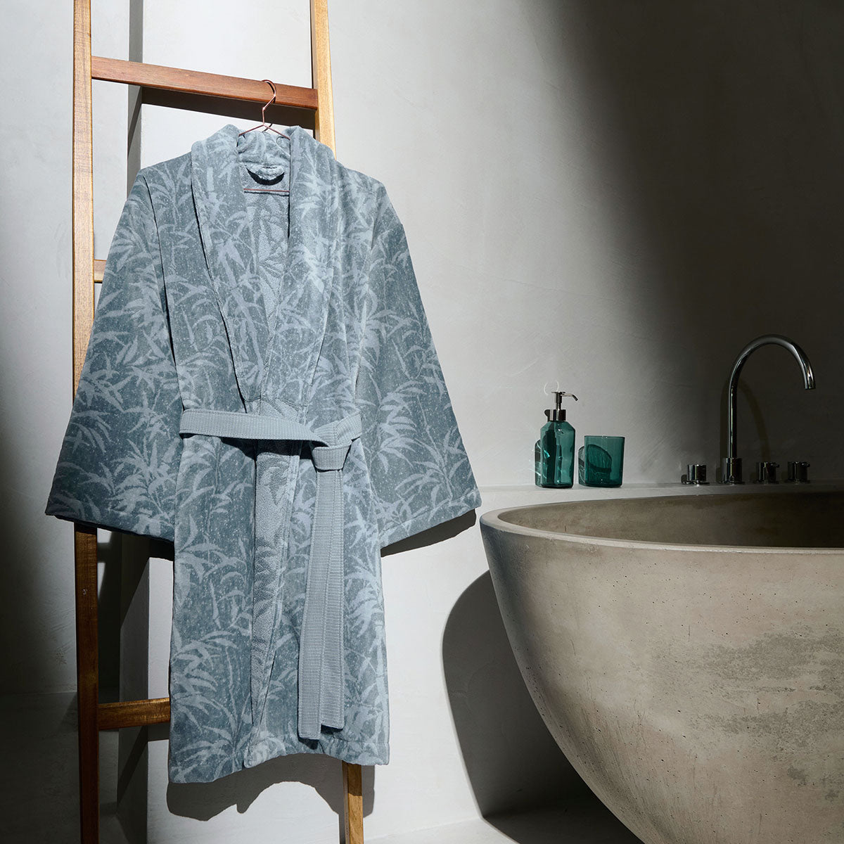 Contemplation - Bathrobe - Blue