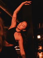 1 Session - Poses Studio