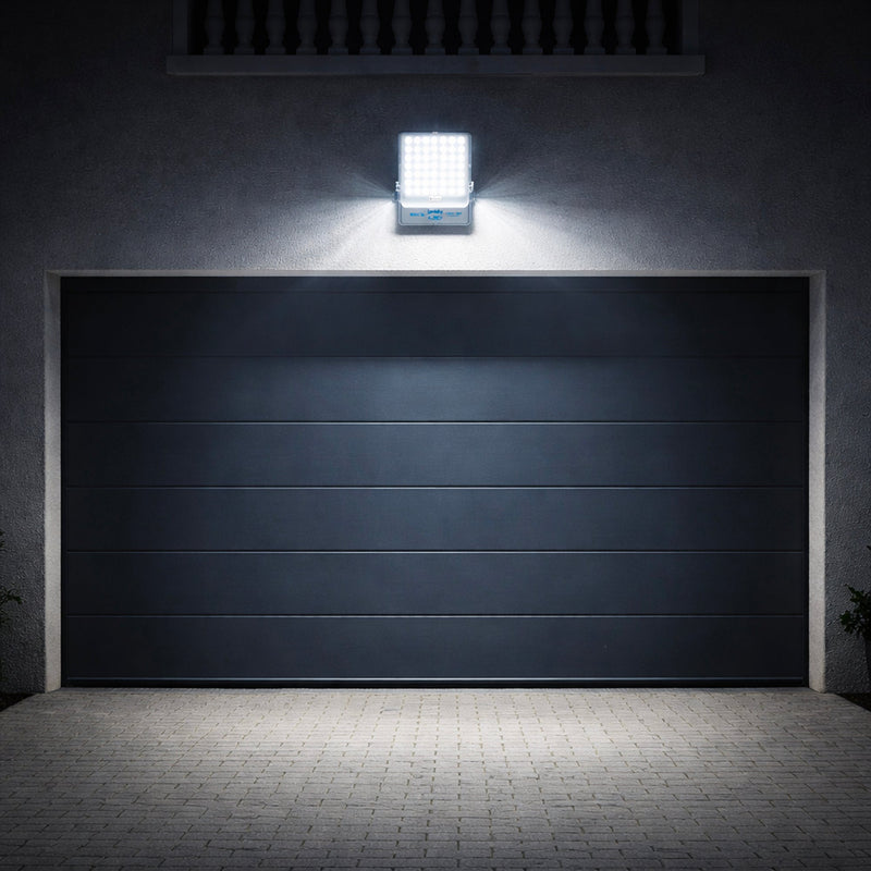 Titan - Solar Floodlight - Aluminum - Black