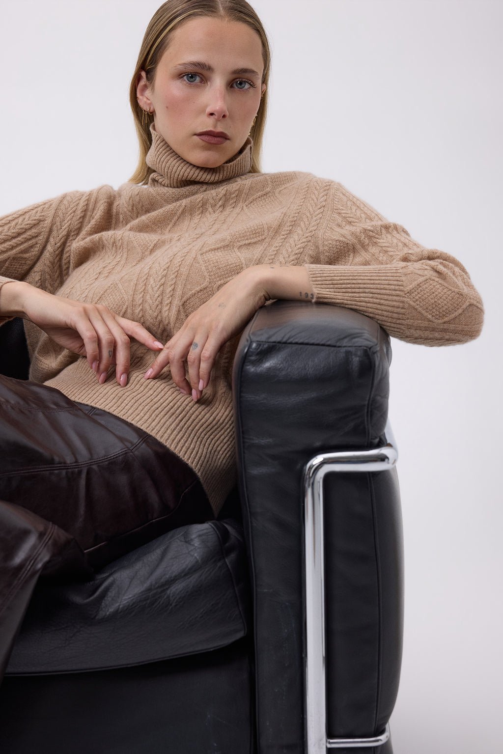 Oversize-Rollkragenpullover mit Zopfmuster Reza - Cremeweiß - Damen
