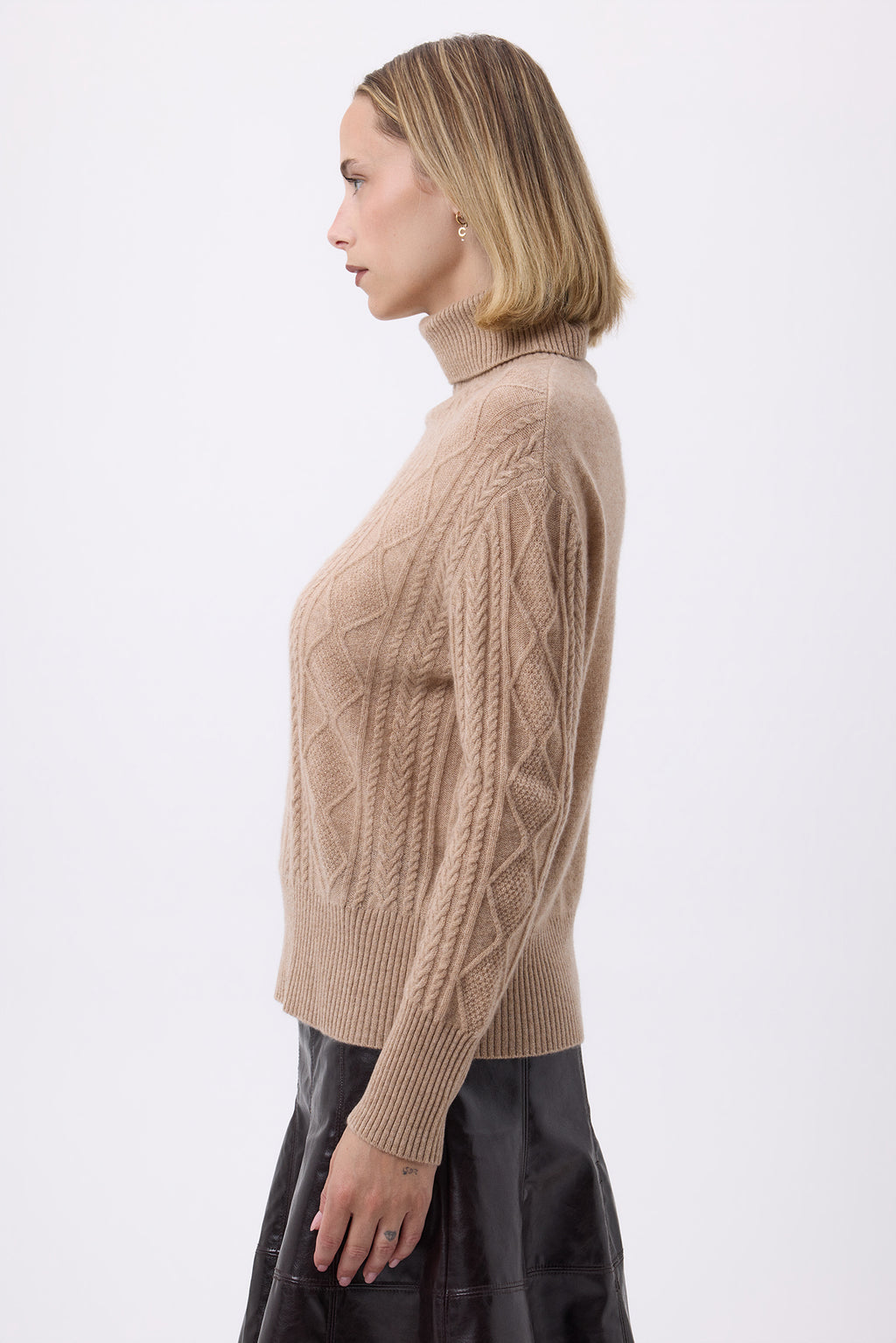 Oversize-Rollkragenpullover mit Zopfmuster Reza - Cremeweiß - Damen