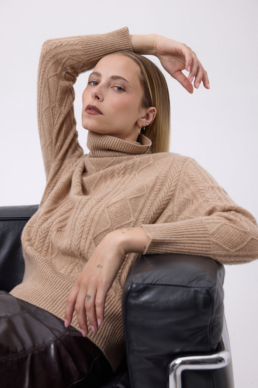 Oversize-Rollkragenpullover mit Zopfmuster Reza - Cremeweiß - Damen