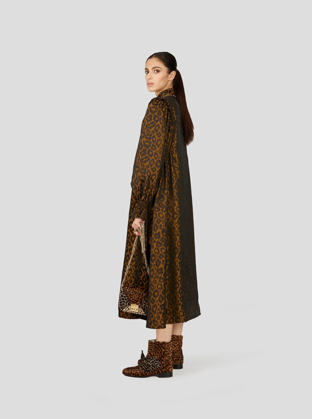 Robe Oma En Léopard Bronze