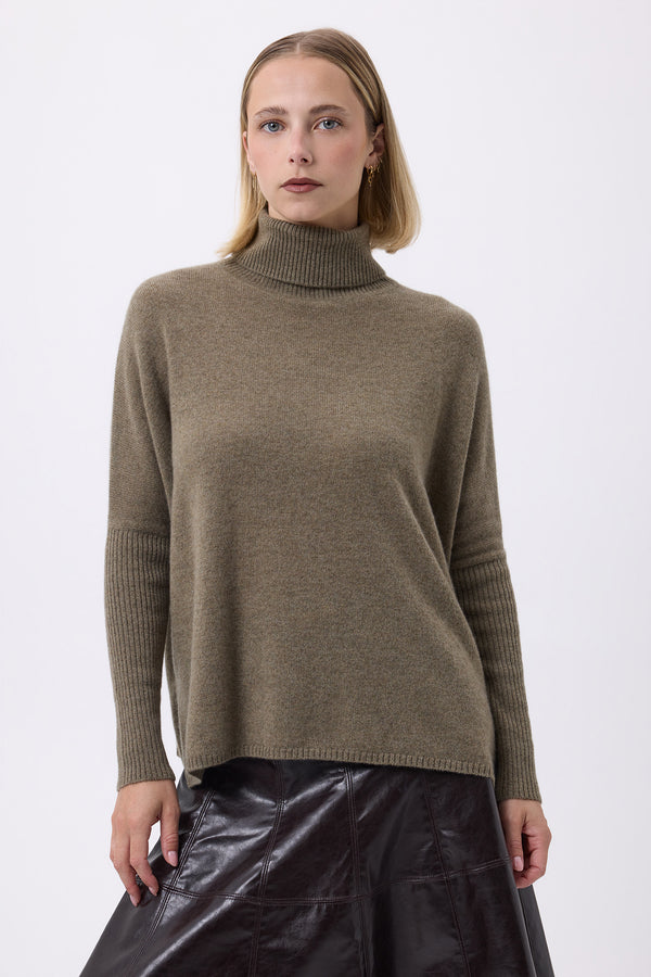 Polotröja Poncho Med Knappar F Rolanda - Khakigrön Guldknappar - Dam