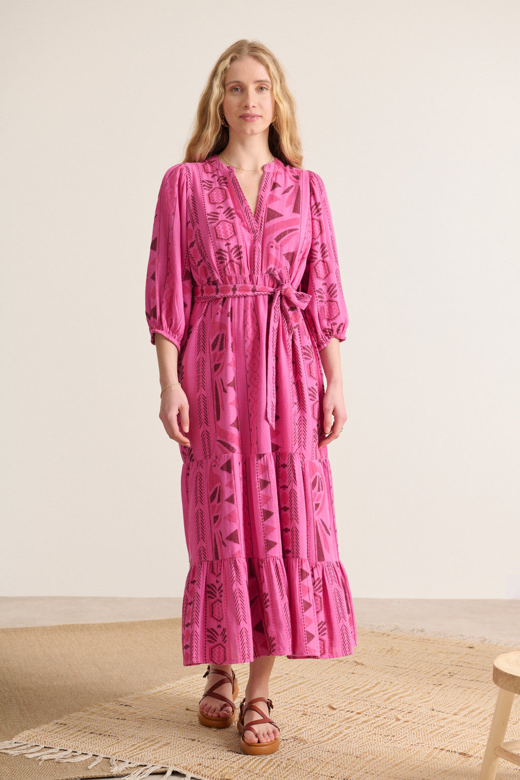 Robe longue colorée rose à encolure en V et manches 3/4 avec ceinture amovible collection printemps été femme 