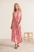 Robe midi sans manches avec encolure ronde et ceinture à nouer à la taille sur le côté modèle robe coloris terre cuite 
