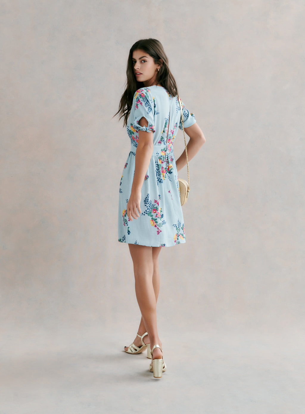 VESTIDO CORTO RUDY FLORAL CUELLO PICO PETITE MENDIGOTE