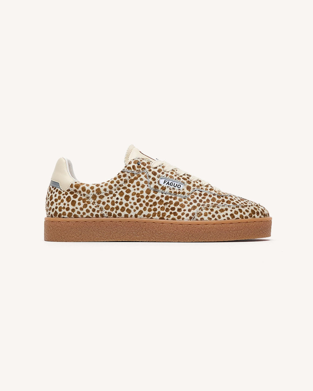 Sneakers van ecru leer met luipaardprint
