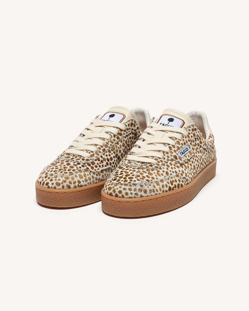 Sneakers van ecru leer met luipaardprint