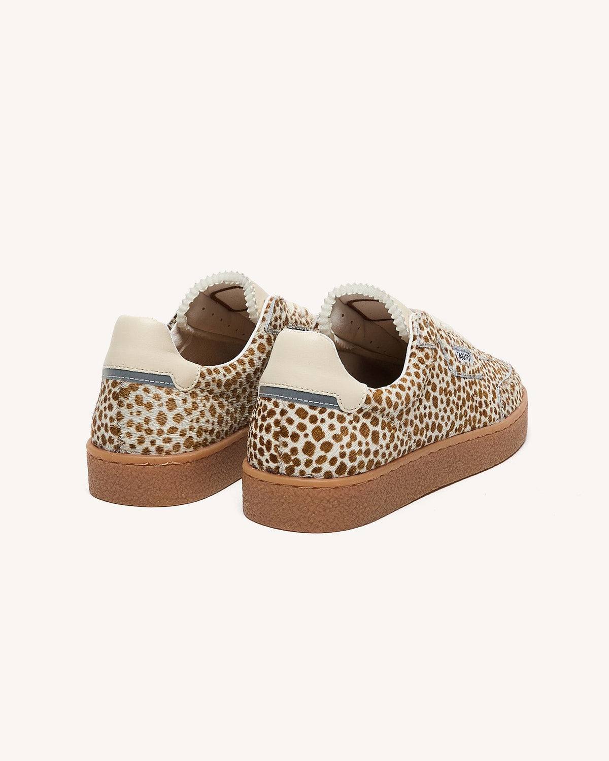 Sneakers van ecru leer met luipaardprint