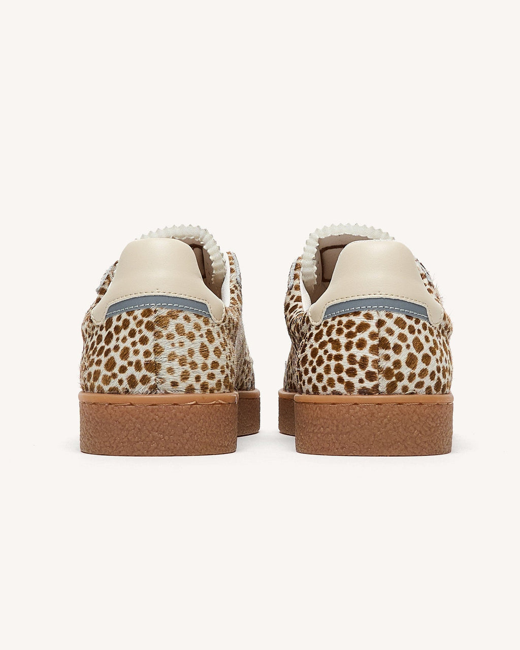 Sneakers van ecru leer met luipaardprint