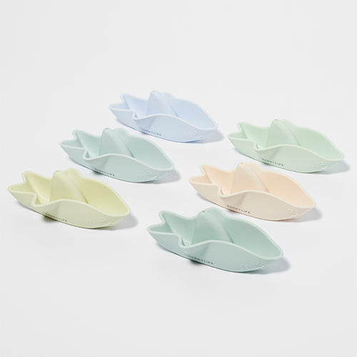 Apple Sherbet Shark Splashing Boat Toys - Multicolor