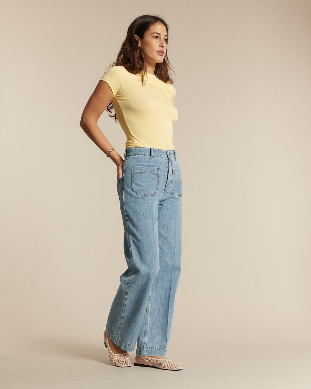 Vaqueros de mujer en denim azul claro, 100% algodón, corte amplio y recto con cintura alta, aptos para todas las morfologías para un confort óptimo.
